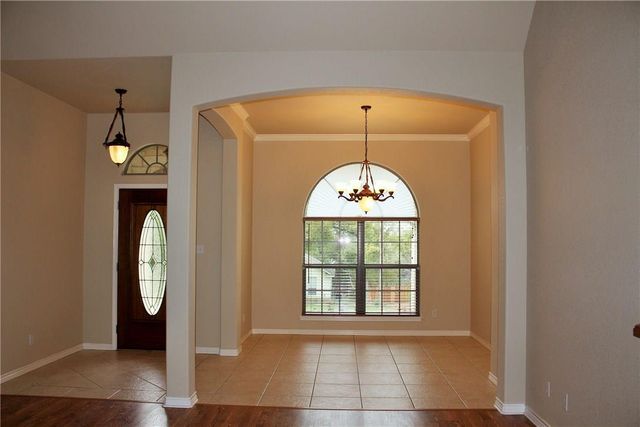 395 Mauna Loa LN, Bastrop, TX 78602
