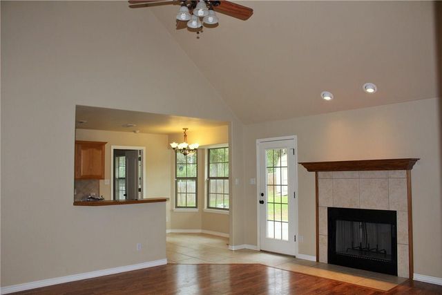 395 Mauna Loa LN, Bastrop, TX 78602
