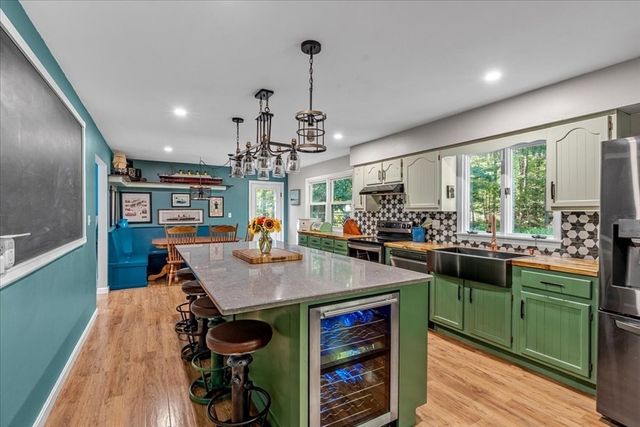 43 Old Powder House Rd, Lakeville, MA 02347