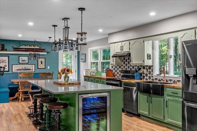 43 Old Powder House Rd, Lakeville, MA 02347
