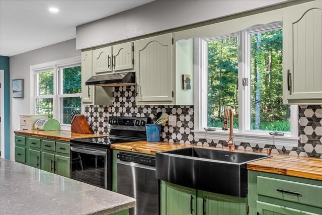 43 Old Powder House Rd, Lakeville, MA 02347