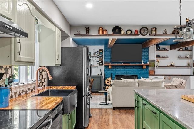 43 Old Powder House Rd, Lakeville, MA 02347