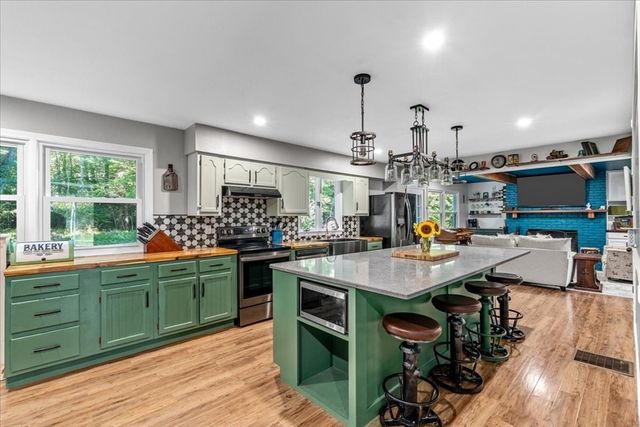 43 Old Powder House Rd, Lakeville, MA 02347