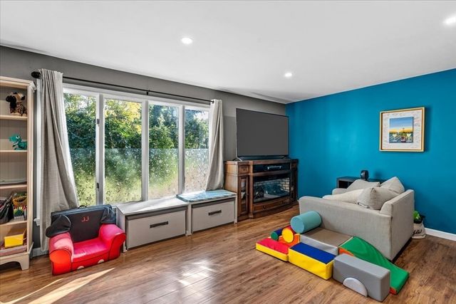 43 Old Powder House Rd, Lakeville, MA 02347