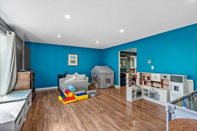 43 Old Powder House Rd, Lakeville, MA 02347