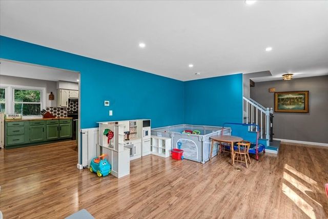 43 Old Powder House Rd, Lakeville, MA 02347