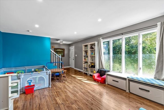 43 Old Powder House Rd, Lakeville, MA 02347