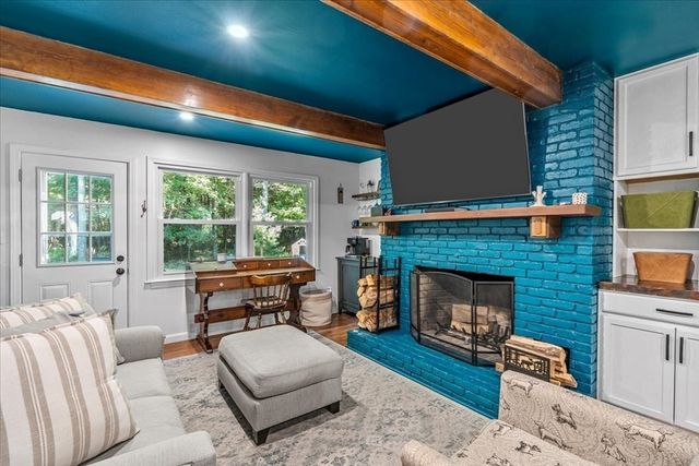 43 Old Powder House Rd, Lakeville, MA 02347