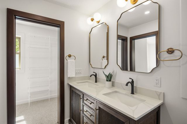 313 E Granger Avenue, Des Moines, IA 50315