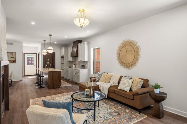313 E Granger Avenue, Des Moines, IA 50315