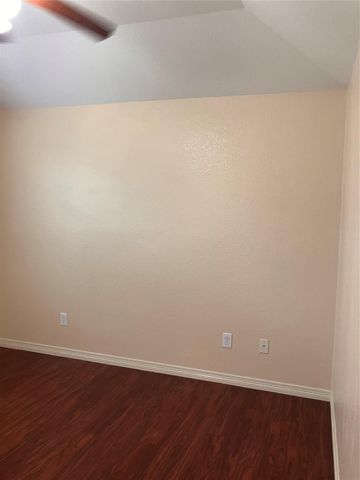 27 Prairie Oaks Drive, La Marque, TX 77510