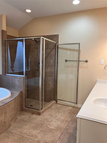 27 Prairie Oaks Drive, La Marque, TX 77510