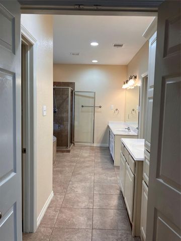 27 Prairie Oaks Drive, La Marque, TX 77510