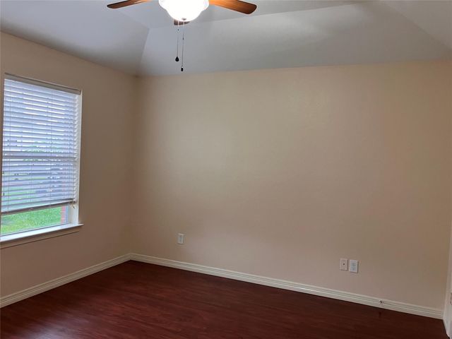 27 Prairie Oaks Drive, La Marque, TX 77510