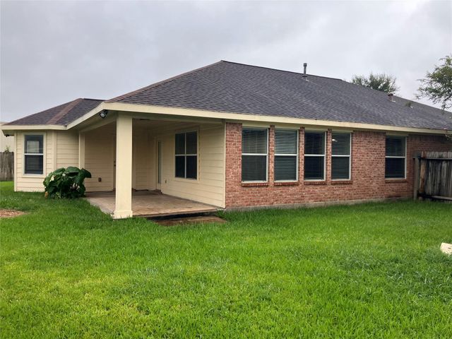 27 Prairie Oaks Drive, La Marque, TX 77510