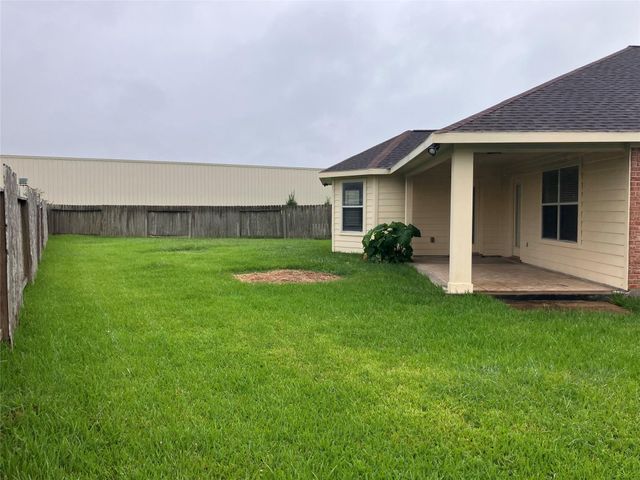 27 Prairie Oaks Drive, La Marque, TX 77510