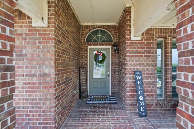 8 Tallwood Lane, Edgecliff Village, TX 76134