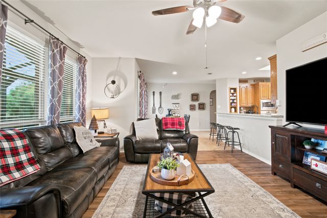 8 Tallwood Lane, Edgecliff Village, TX 76134