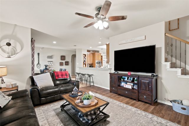 8 Tallwood Lane, Edgecliff Village, TX 76134