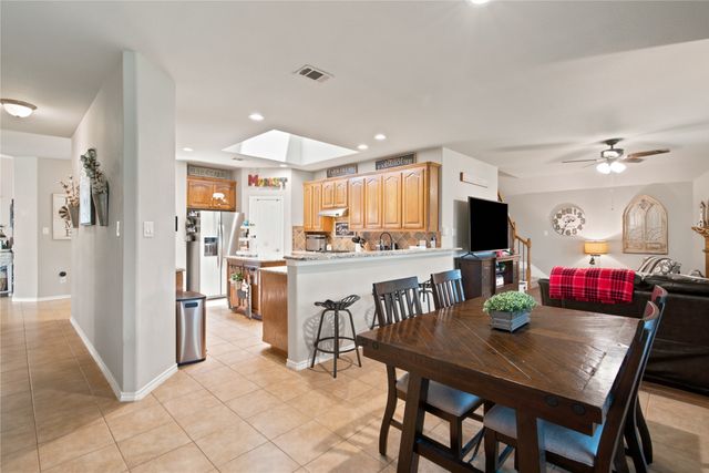 8 Tallwood Lane, Edgecliff Village, TX 76134