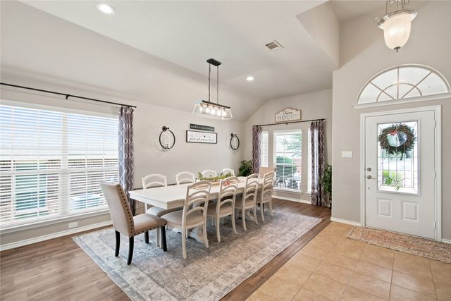 8 Tallwood Lane, Edgecliff Village, TX 76134