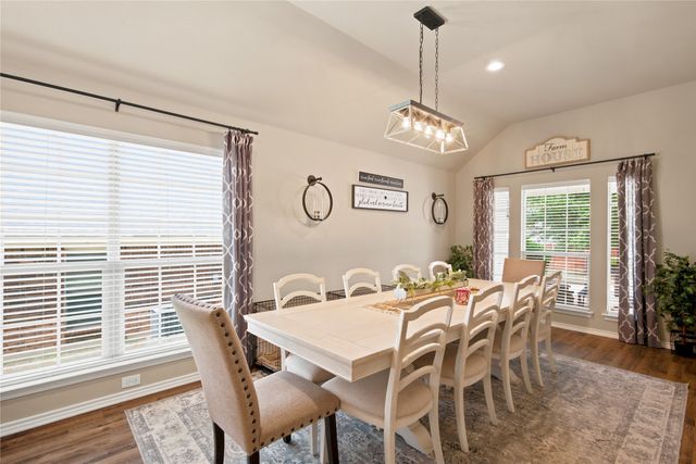 8 Tallwood Lane, Edgecliff Village, TX 76134