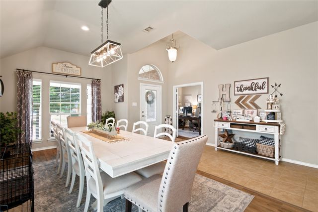 8 Tallwood Lane, Edgecliff Village, TX 76134