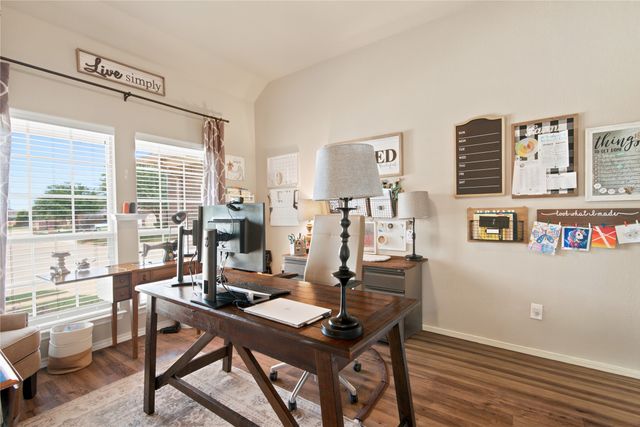 8 Tallwood Lane, Edgecliff Village, TX 76134