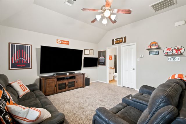 8 Tallwood Lane, Edgecliff Village, TX 76134