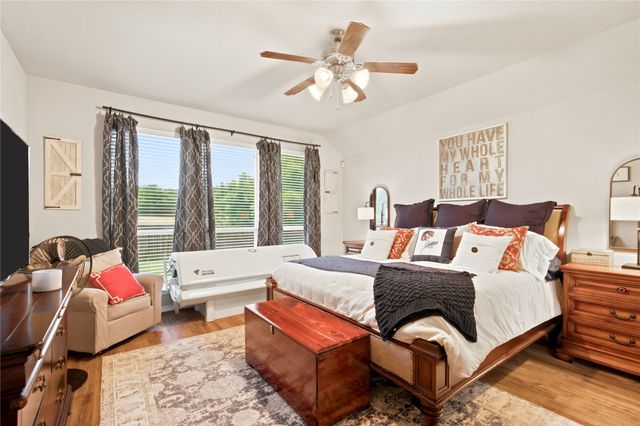 8 Tallwood Lane, Edgecliff Village, TX 76134