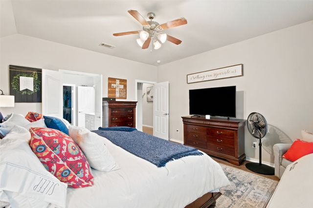8 Tallwood Lane, Edgecliff Village, TX 76134