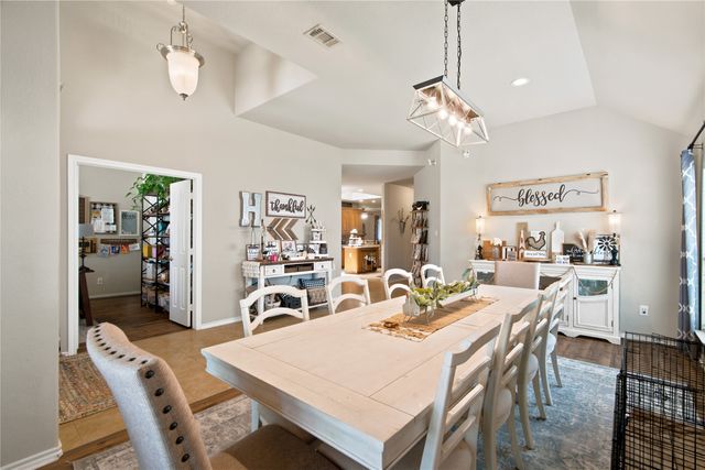 8 Tallwood Lane, Edgecliff Village, TX 76134