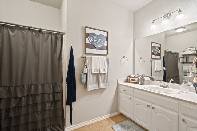 8 Tallwood Lane, Edgecliff Village, TX 76134