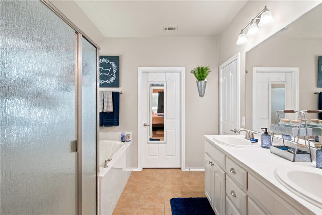 8 Tallwood Lane, Edgecliff Village, TX 76134