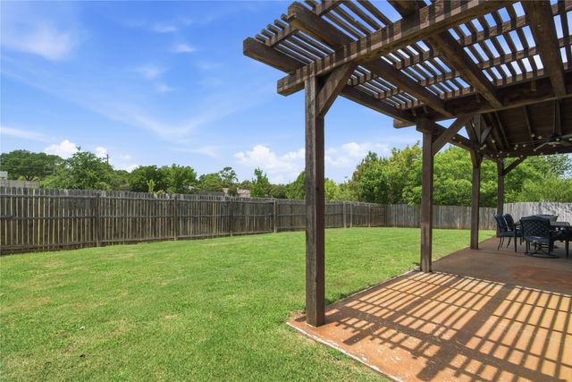8 Tallwood Lane, Edgecliff Village, TX 76134