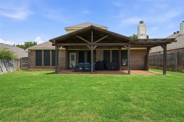 8 Tallwood Lane, Edgecliff Village, TX 76134