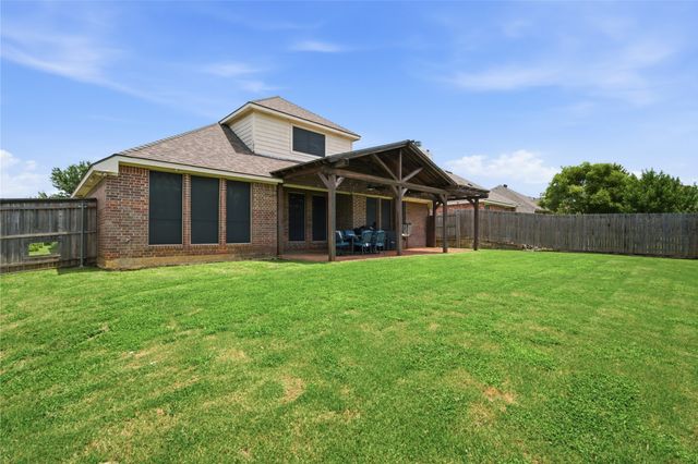 8 Tallwood Lane, Edgecliff Village, TX 76134
