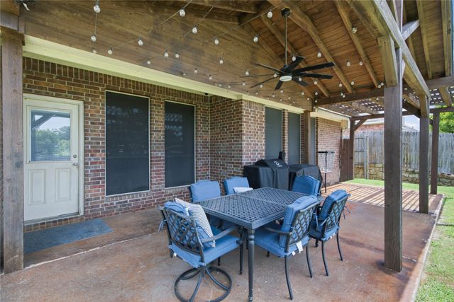8 Tallwood Lane, Edgecliff Village, TX 76134