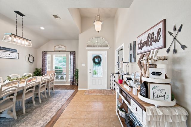 8 Tallwood Lane, Edgecliff Village, TX 76134