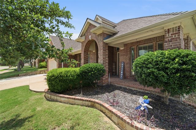 8 Tallwood Lane, Edgecliff Village, TX 76134