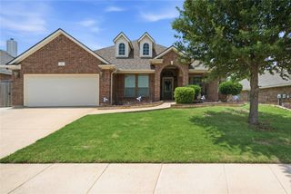 8 Tallwood Lane, Edgecliff Village, TX 76134
