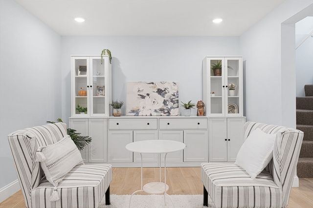 126 White 126, Belmont, MA 02478