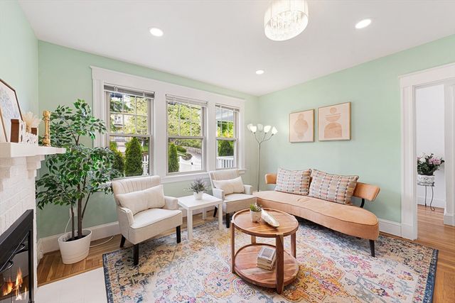 126 White 126, Belmont, MA 02478