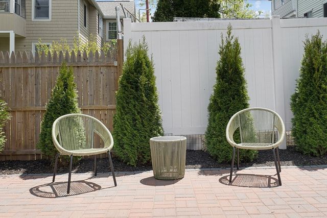 126 White 126, Belmont, MA 02478