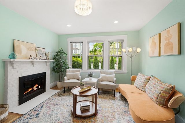 126 White 126, Belmont, MA 02478