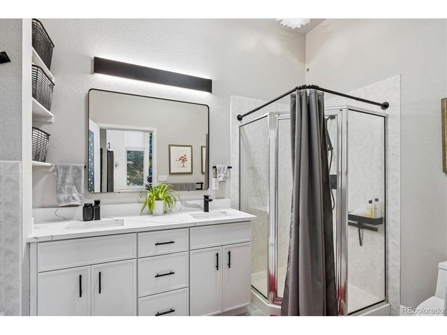 220 Roslyn St 701, Denver, CO 80230