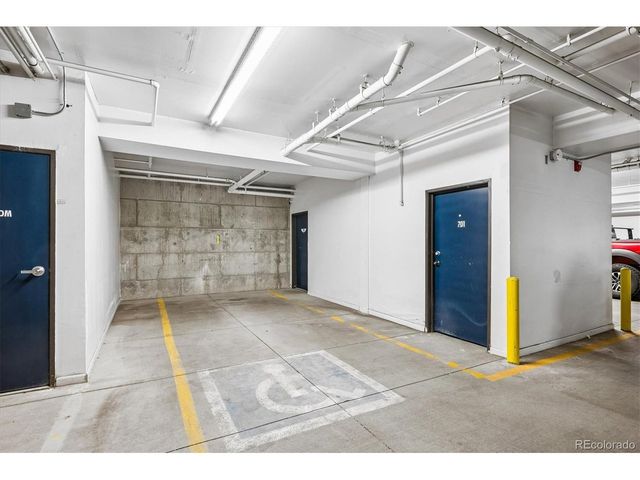 220 Roslyn St 701, Denver, CO 80230
