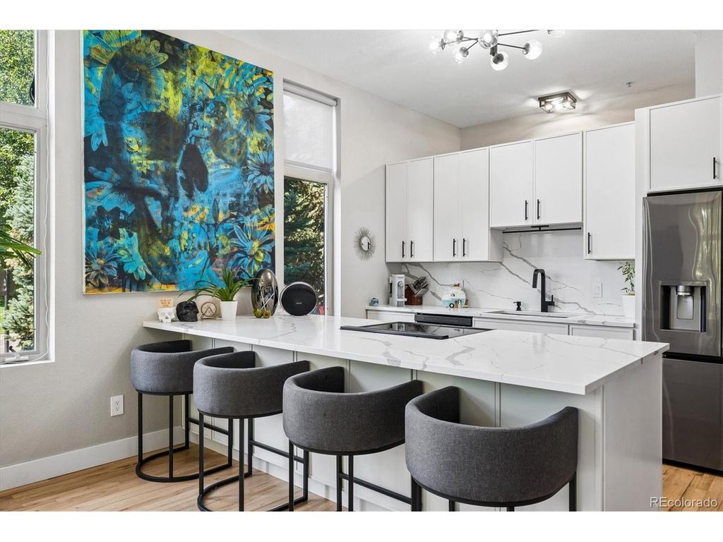 220 Roslyn St 701, Denver, CO 80230