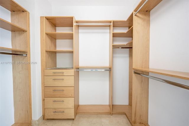 1331 Brickell Bay Dr 911, Miami, FL 33131