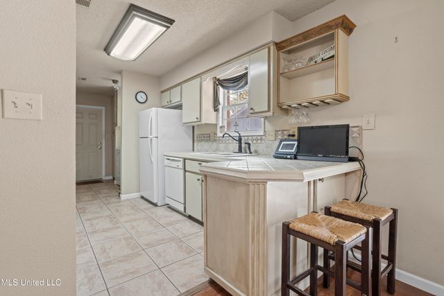 2405 Merida Cove, Gautier, MS 39553